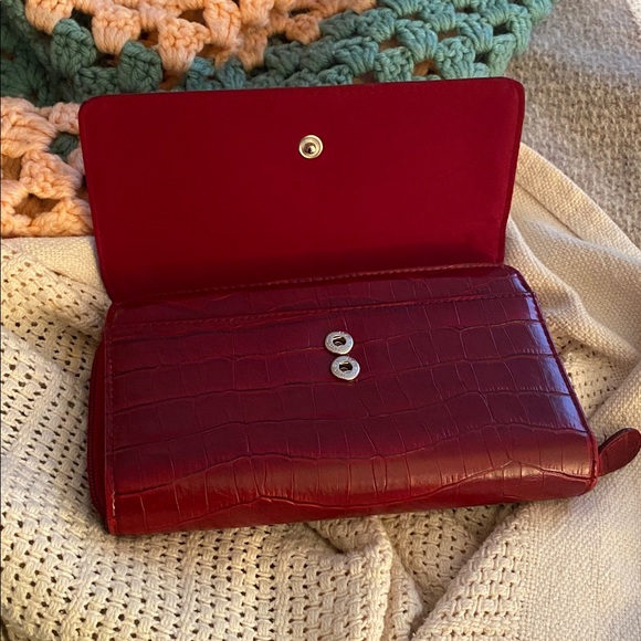 Red Croc-Embossed Wallet - Picture 8 of 9